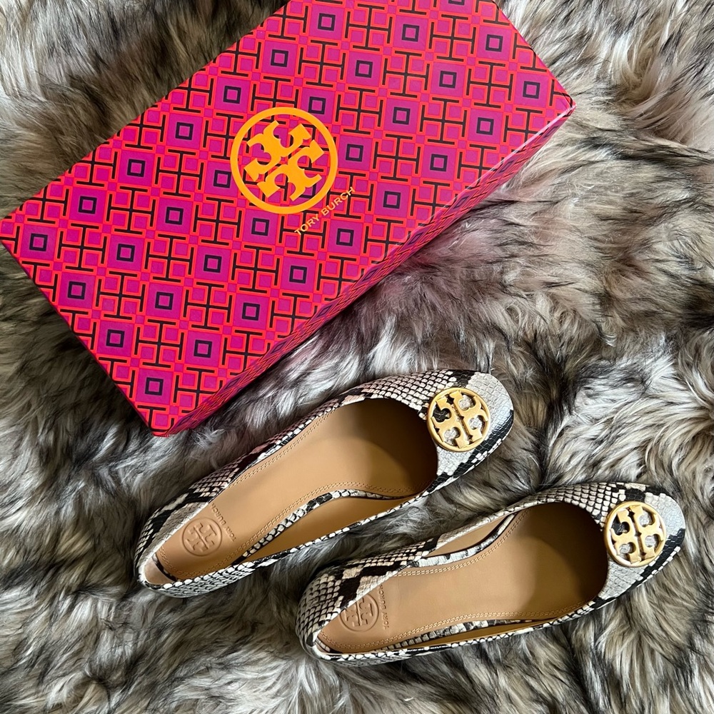 Brand new in box leather Tory Burch shoes!